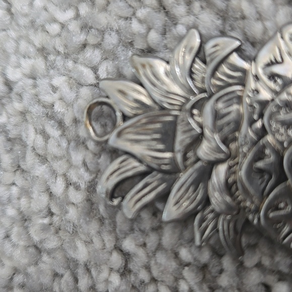 Pineapple Charm - Picture 4 of 5